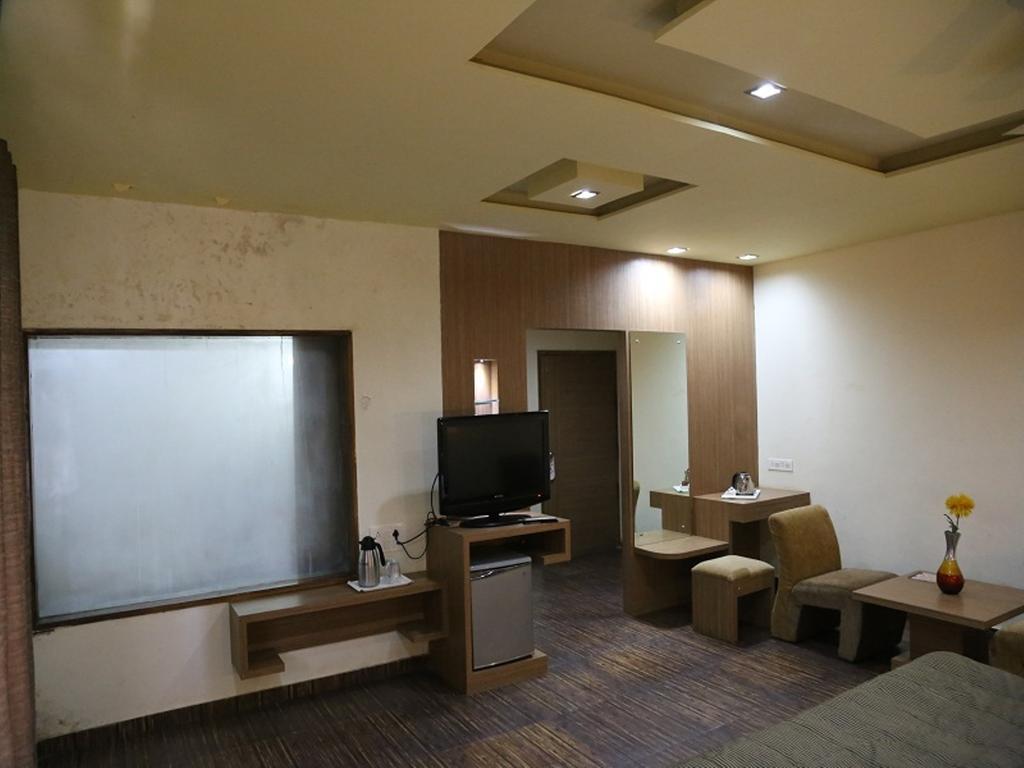 Leo Resorts Junagadh Room photo