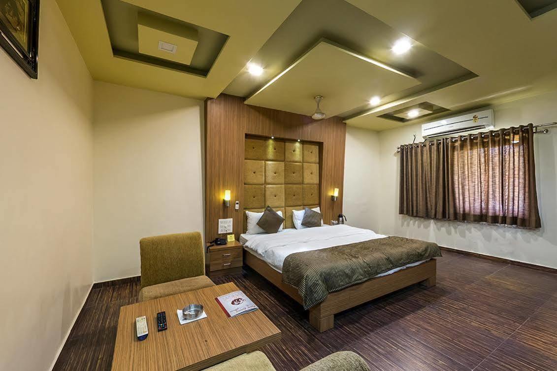 Leo Resorts Junagadh Exterior photo